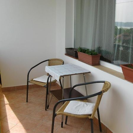 Liliom Apartments Balatonfuered Quarto foto