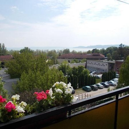 Liliom Apartments Balatonfuered Exterior foto