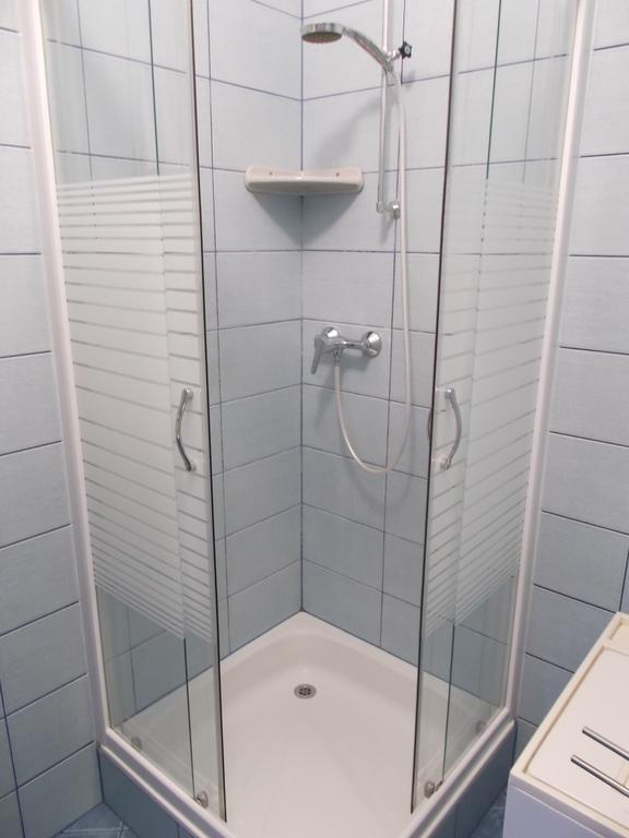 Liliom Apartments Balatonfuered Quarto foto