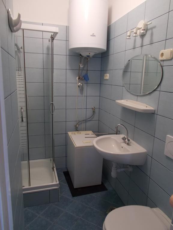 Liliom Apartments Balatonfuered Quarto foto